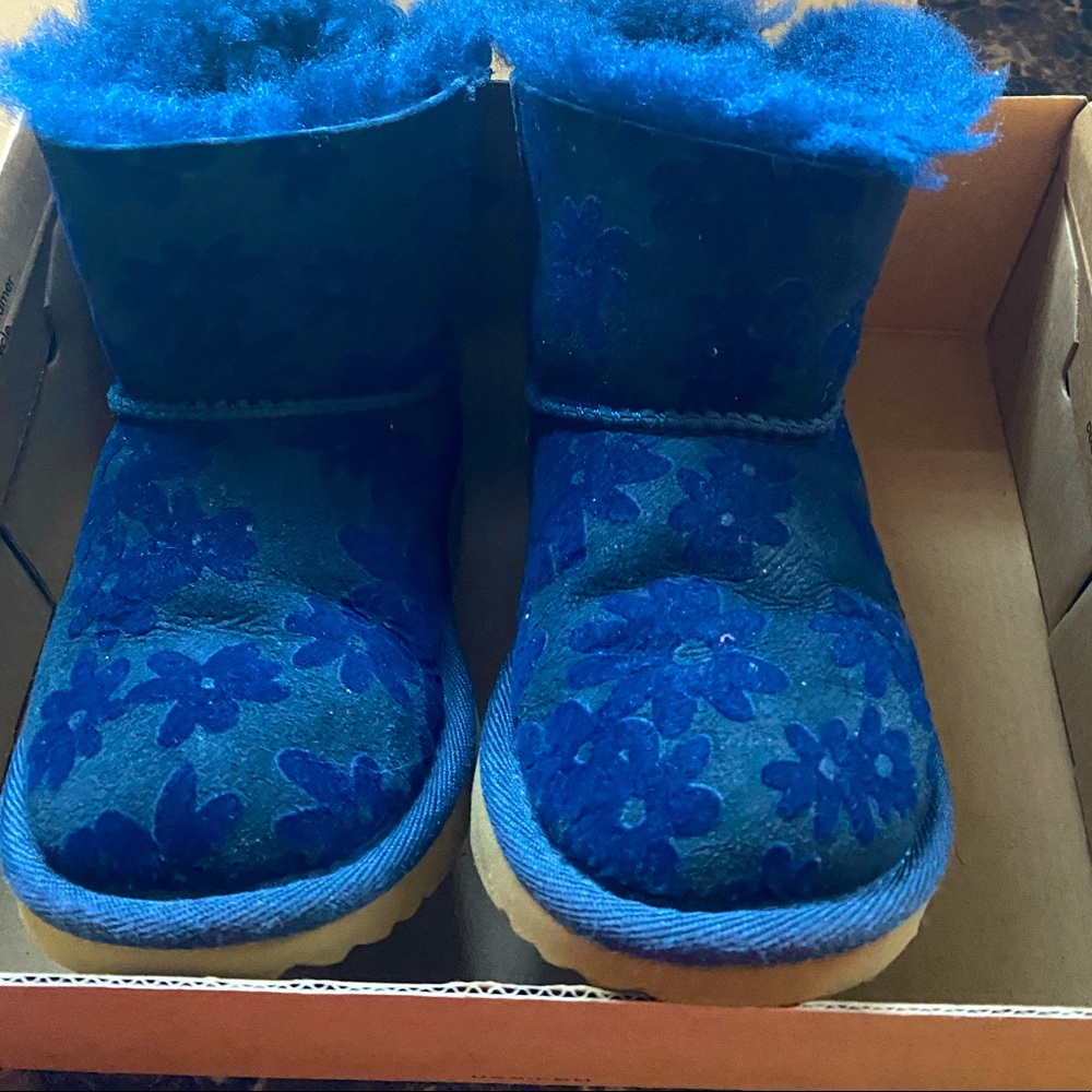 UGG girl boots size 8